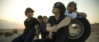 Young men desert tire sunset - eamon everall free wallpaper