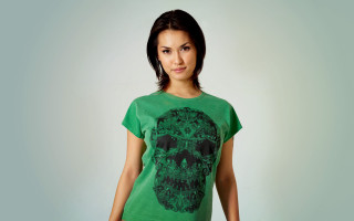 Woman green skull shirt pop - a skull free wallpaper