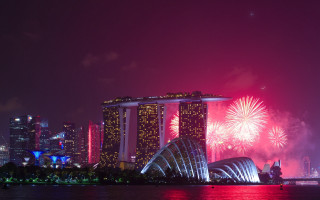 Fireworks city skyline night large - typographic free wallpaper