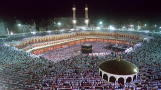 Crowd large building night lights - a large crowd of people free wallpaper