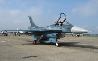 Fighter jet airport tarmac planes 2 - japan free wallpaper
