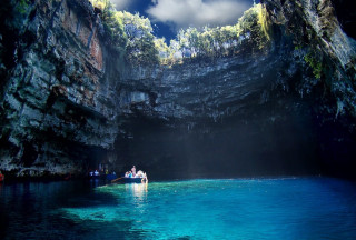 Group people boat cave blue - amazing free wallpaper
