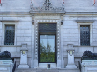 Building large door clock windows - front view free wallpaper