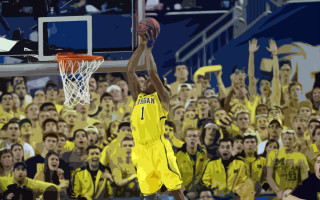 Dunking basketball pixelart crowd animal - yellow shirt free wallpaper