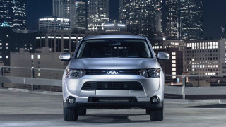 Silver suv city skyline night - a silver suv free wallpaper