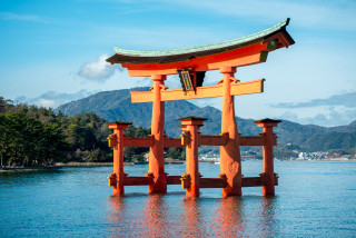 Orange structure lake mountains background - japan aimitsu free wallpaper