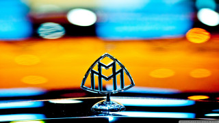 Car emblem microscopic blurry lights - aldus manutiu free wallpaper