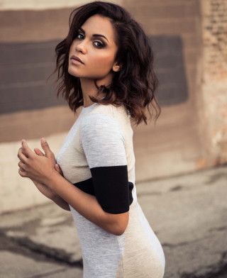 Woman arms crossed street corner - alexis simon belle free wallpaper