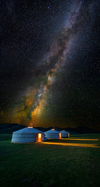 Night sky milky way yurts - free sky wallpaper for mobile