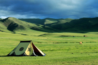 Tent field horse mountains cloudy - an zhengwen free wallpaper