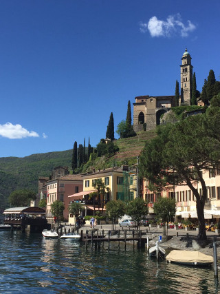 Small town hill water boats - a body of water free wallpaper for mobile