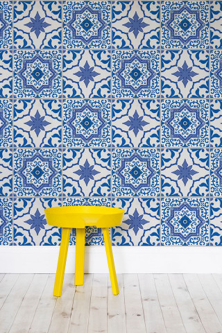 Yellow stool blue white wallpaper - a pattern free wallpaper for mobile