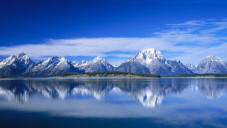Mountain range reflection lake blue 5 - a mountain range free wallpaper
