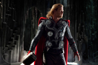 Man thor dark room red - heroic pose free wallpaper