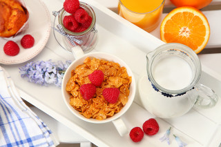 Cereal raspberries oranges tray milk - a tray free wallpaper