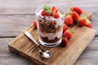 Strawberries yogurt dessert wooden board - a dessert free wallpaper