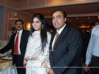 Man woman room people table - food free wallpaper