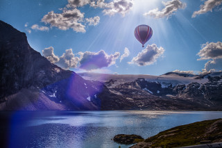 Hot air balloon mountain lake - hot free wallpaper