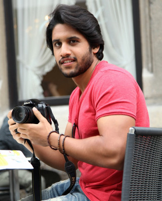 Man holding camera selfie indoor - free technology wallpaper for mobile