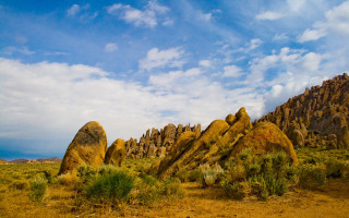 Large rock formation desert sky 2 - a large rock formation in the middle of a desert area free wallpaper