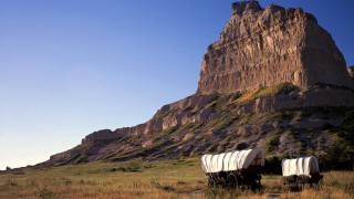 Covered wagons field mountain rock - covered free wallpaper