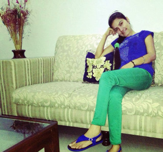 Woman couch feet pillow relaxing - fauvism free wallpaper for tablet