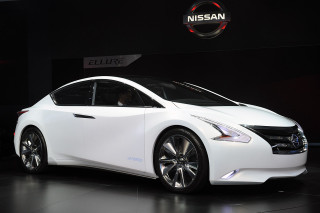 White car showroom nissan logo - vray free wallpaper