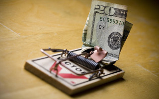 Mouse trap dollar bill tabletop - a mouse free wallpaper