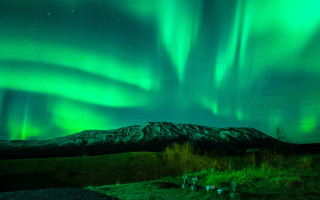 Aurora boreal green purple mountains - aurora free wallpaper