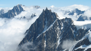 Mountain range snow clouds plane - free mountains wallpaper