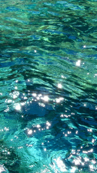 Blue water bubbles bird flying - impressionist free wallpaper for mobile