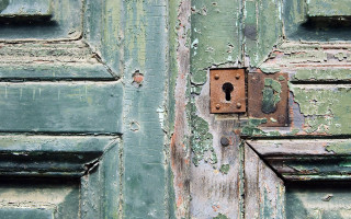 Rusty lock wooden door peeling - paint free wallpaper