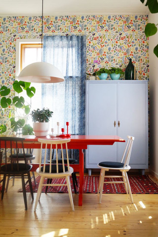 Dining room red table white - free flowers wallpaper
