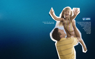 Man girl shoulders woman outstretched - a little girl free wallpaper