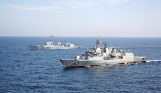 Two ships ocean large small 5 - larger free wallpaper