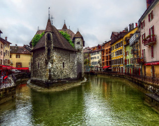 River city tall buildings clock - tall building and a clock tower free wallpaper
