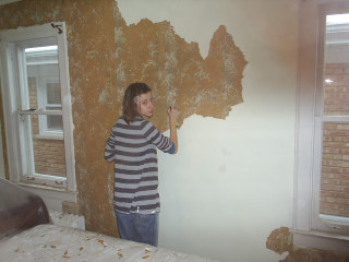 Young boy painting wall brick - a young boy free wallpaper for desktop