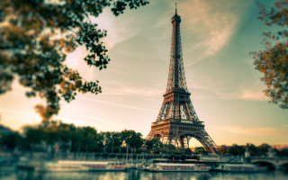 Eiffel tower paris water tilt - the waters edge free wallpaper