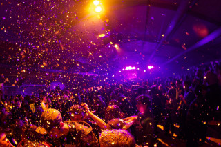 Party confetti dancing background falling - a party free wallpaper