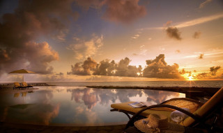 Pool ocean sunset chairs umbrella - dreamlike free wallpaper