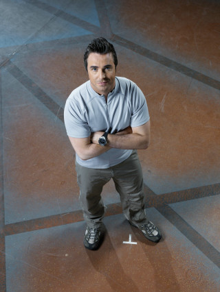 Man crossed arms tile floor - superflat free wallpaper for mobile