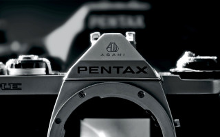 Pentax camera black white background - amano free wallpaper
