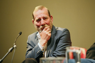 Bearded man suit microphone serious - peter konig free wallpaper