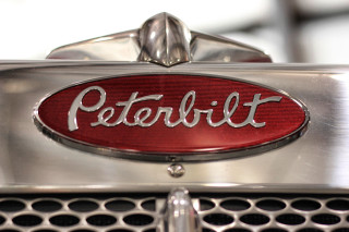 Car emblem closeup grill peterbilt - free motorcycles wallpaper for desktop