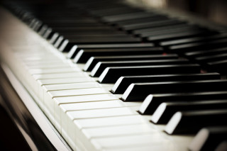 Piano closeup black white keyboard - cinematic composition free wallpaper