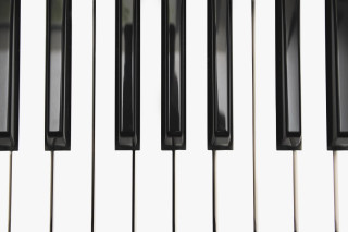 Piano keyboard closeup black white 3 - a black case free wallpaper