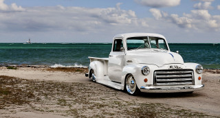 White truck beach ocean sailboat - a white truck free wallpaper