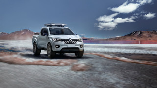 White truck desert road mountains 2 - a desert road free wallpaper