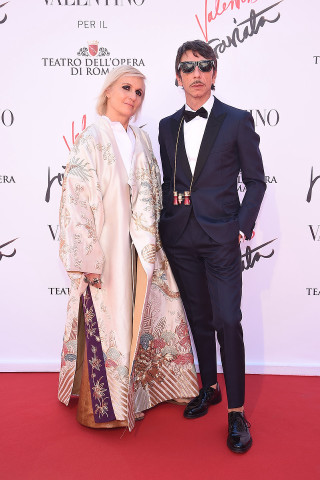 Man woman formal wear red 2 - enzo cucchi free wallpaper