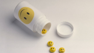 Smiley cup yellow smiley faces - a cup free wallpaper